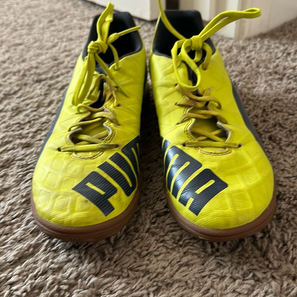 Women’s puma indoor soccer shoes